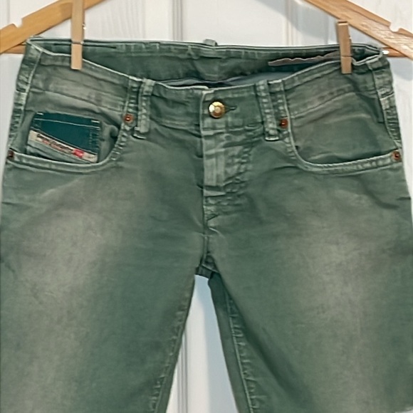 Diesel Vintage Low rise Green Cut-Off Jean Shorts, midi, 27 - Picture 2 of 9